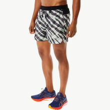 Load image into Gallery viewer, asics Wild Camo 5&quot; Men&#39;s Shorts
